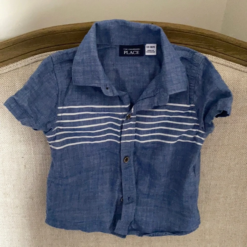 The Children’s Place Button Down Size 12-18 months